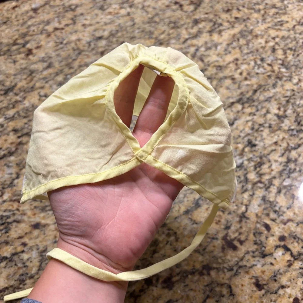 Vintage Baby Sun Bonnet Pale Yellow White Scalloped Brim 6-9 Months Chin Strap
